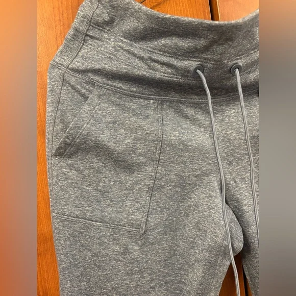 Old Navy Go-Dry High-Rise Leggings – Moisture-Wicking – Size M - Picture 2 of 3